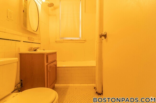 Building Photo - 1634 Commonwealth Ave Rental