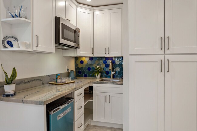 2534 Whitney Ave Unit 2534 Whitney Avenue Unit C