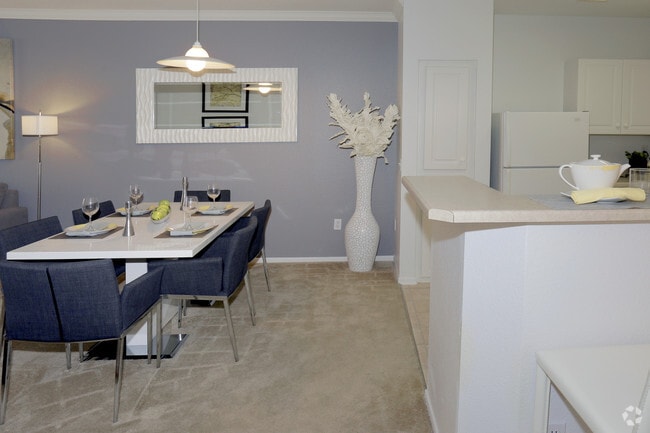 1BR, 1BA - 863 SF