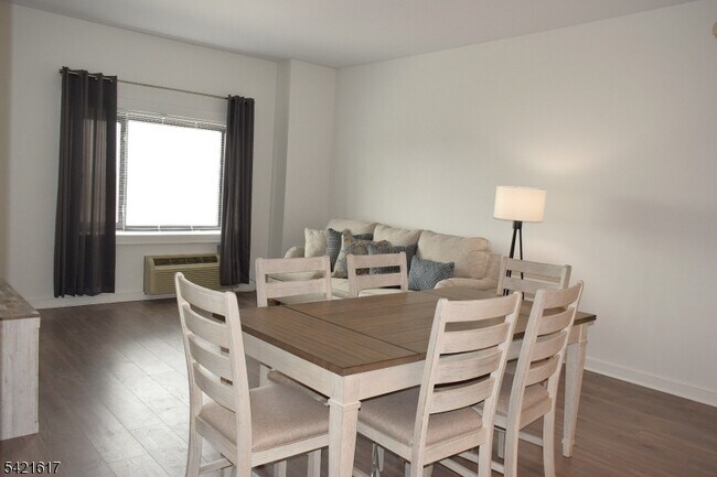 Photo - 1 Carriage City Plz Unit 920