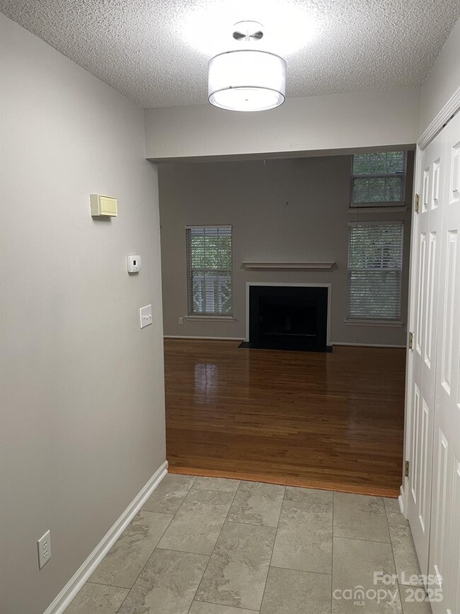 Photo - 19831 Henderson Rd Unidad E