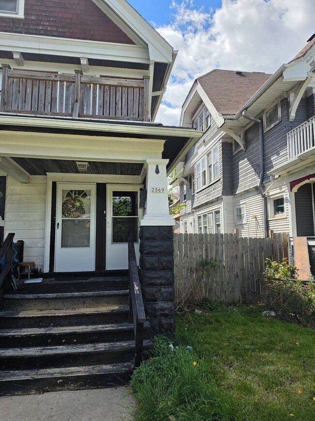 Building Photo - 2867N37thM Unit 2869