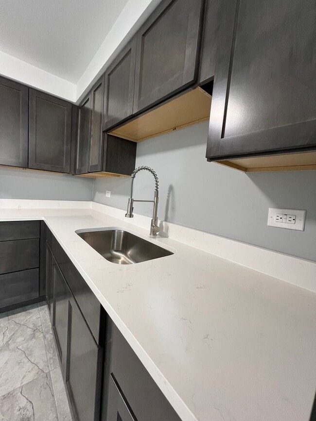 Cocina - 7000 S Cregier Ave