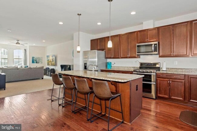 Photo - 944 Basswood Dr