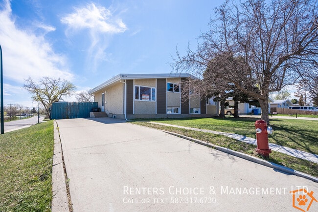 Building Photo - Pet Friendly Half Duplex Near Henderson Lake & Exhibition Park