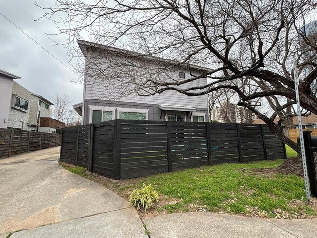 Photo - 1013 Lambie St