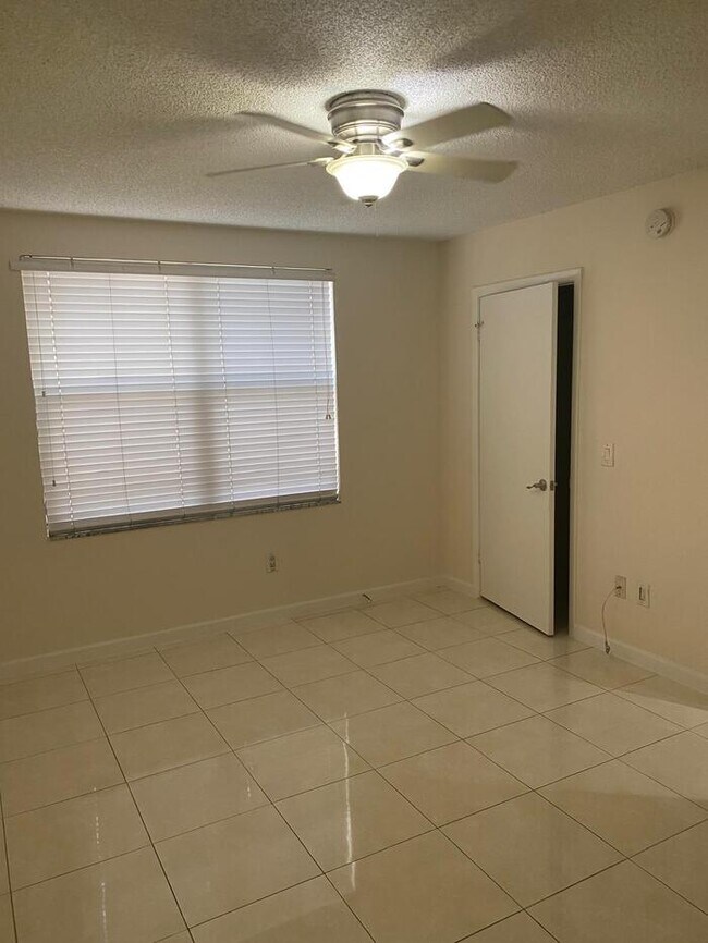 4541-10 2bedroom/2bath in gated community