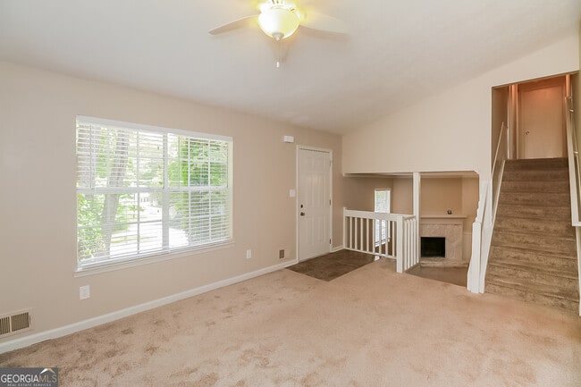 Photo - 473 Maid Marion Ln