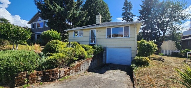 1013 N 33rd Pl