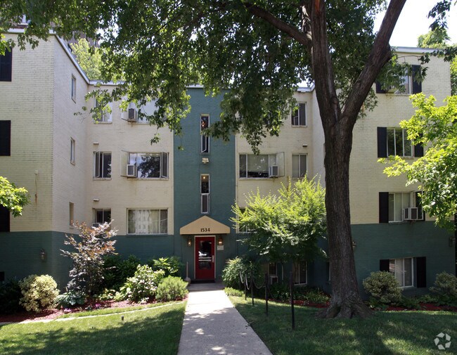 Arlington Boulevard Apartments