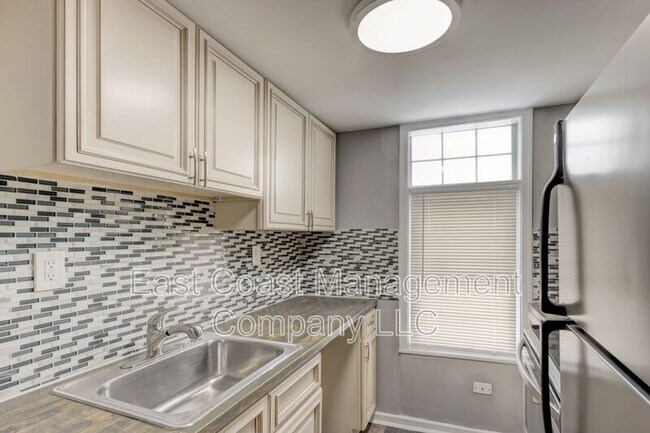 Photo - 2425 Barclay St Unit 3FL