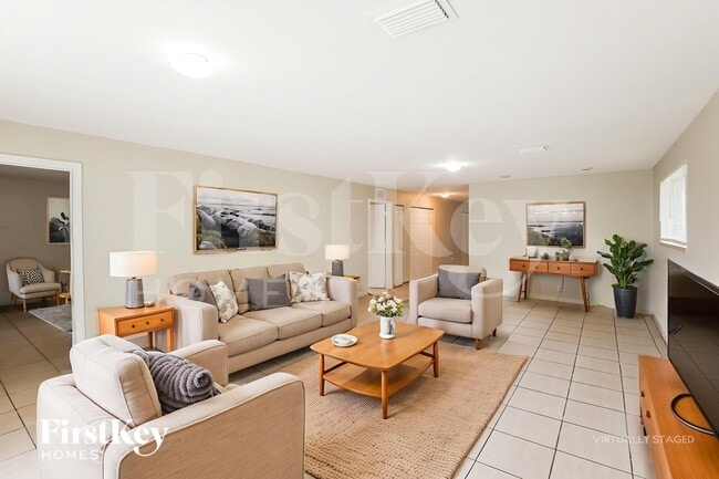 Photo - 405 NW 7th St