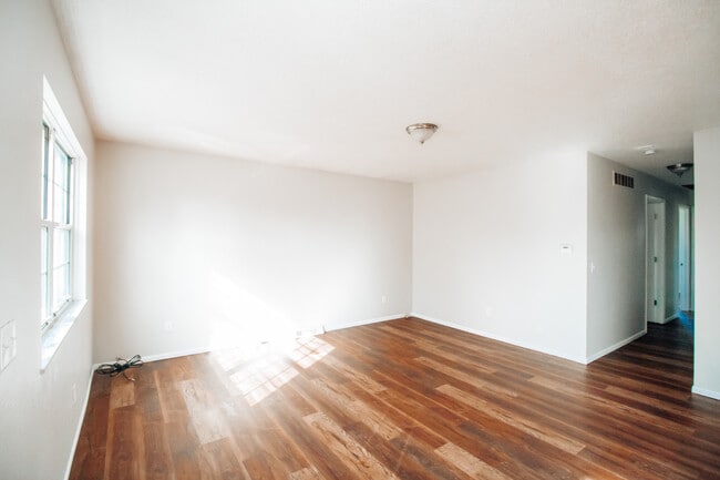 Photo - 653 Williamsville Ave