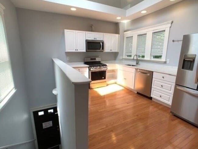 Photo - 323 Bainbridge St Unit 2
