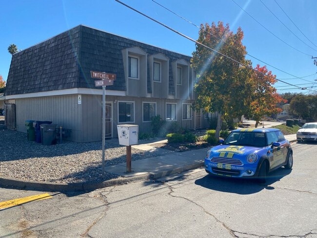 Building Photo - uni600 Unit 600B