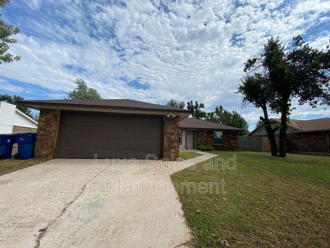 Photo - 910 Oak Hill Rd