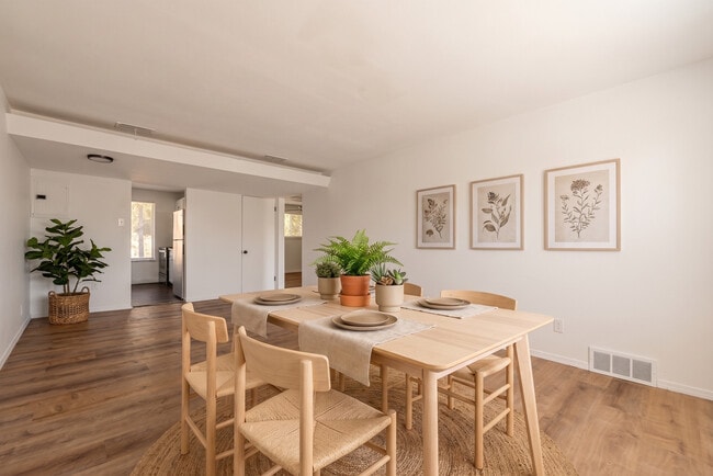 COURTYARD GARDENS APARTMENTS