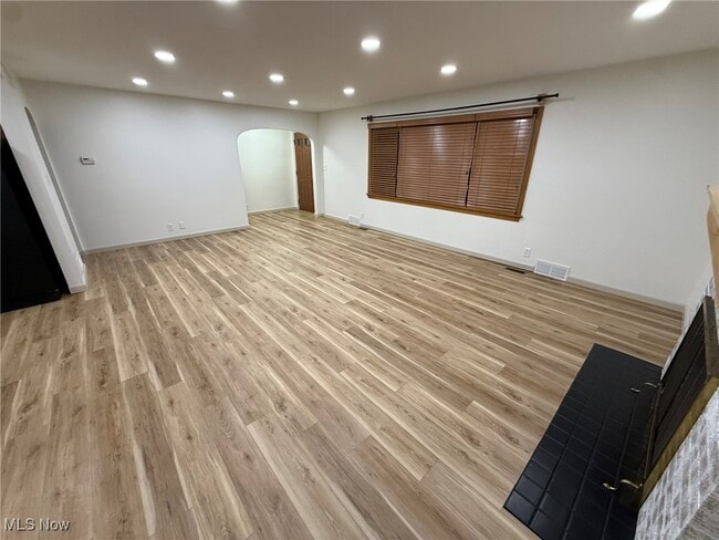 Photo - 230 E 21st St