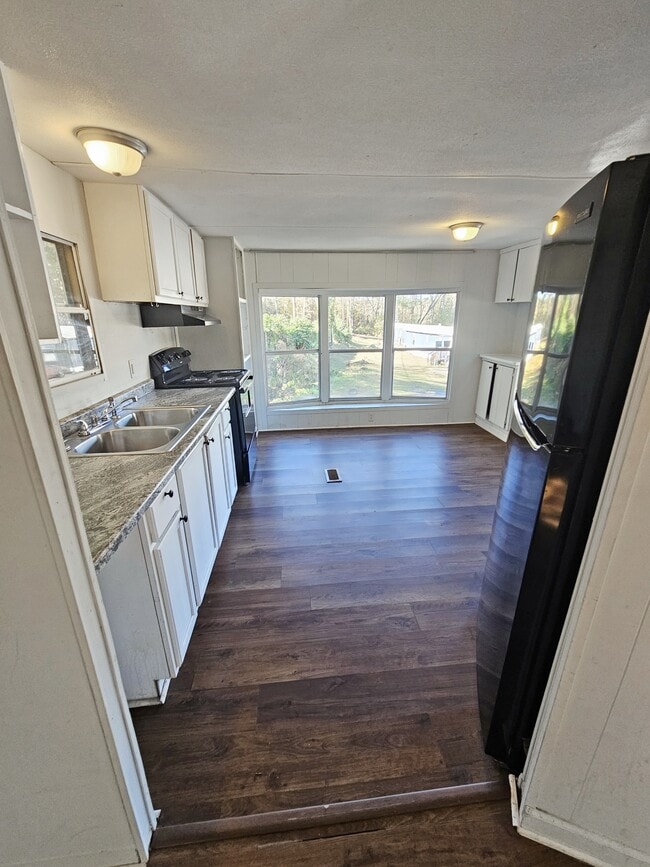 Photo - 412 McElhaney Rd