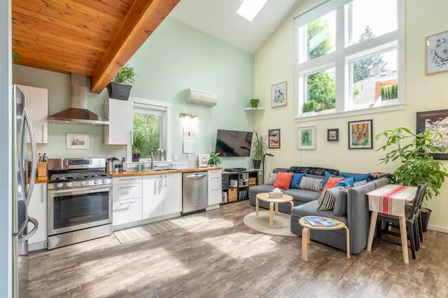 Photo - 755 NE Buffalo St