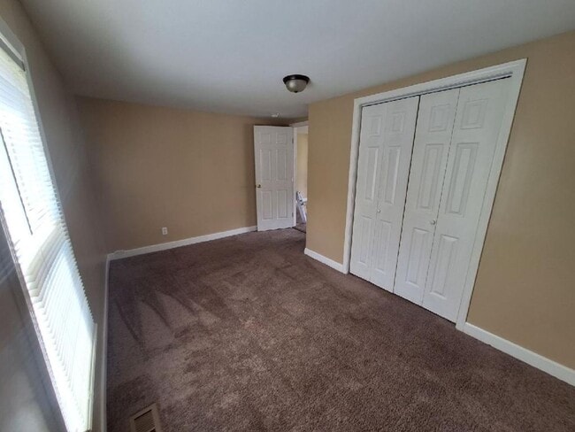 Photo - Knoxville 37914 - 3 bedroom, 1 bath home - Contact Tara Hayes (865) 242-8010