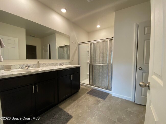 Photo - 980 Degroodt Rd SW