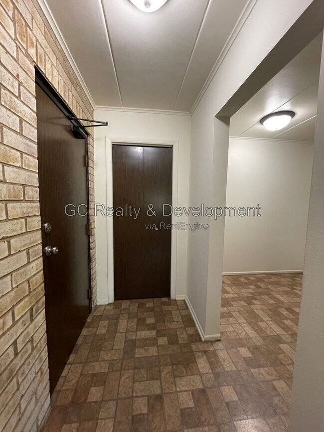 Photo - 180 N Wolf Rd Unit 1d