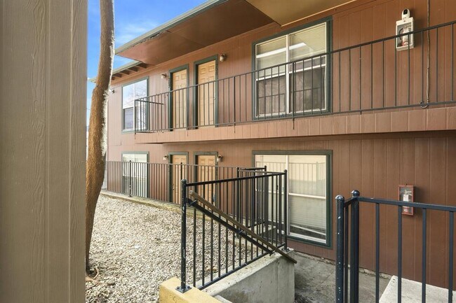 2319 Greenfield Pkwy Unidad 108