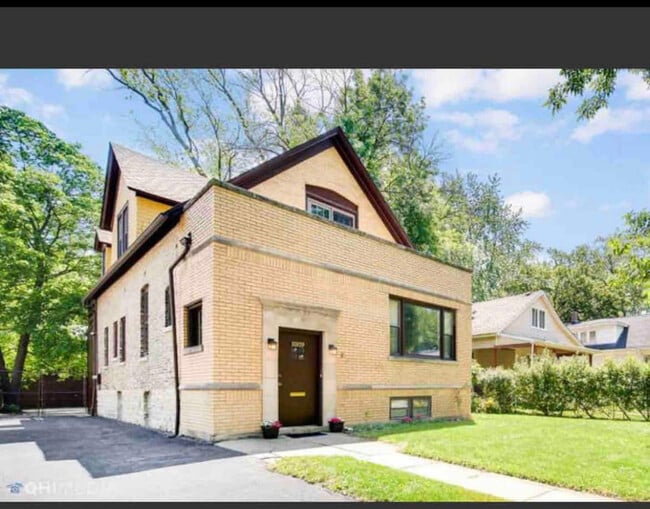 Building Photo - 10109 S Prospect Ave