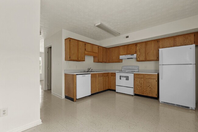 Charming Two Bedroom Townhome in South Louisville, Family-Friendly Neighborhood!