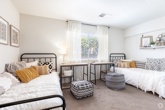 2HAB, 2BA - 900 ft²