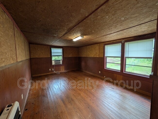 Photo - 2955 N Caledonia St