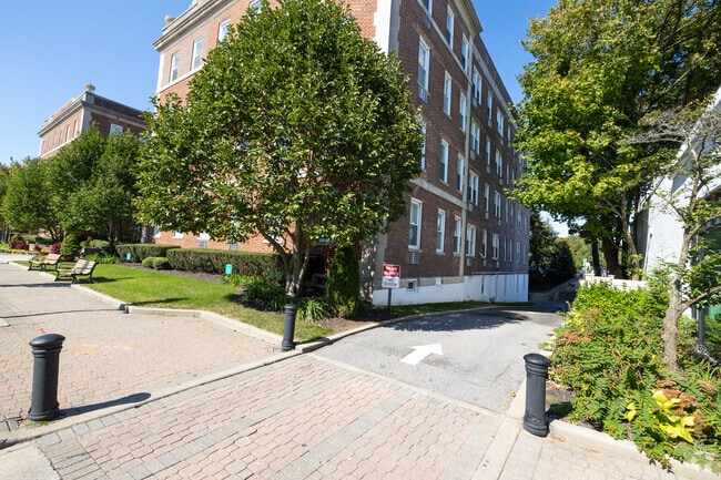 Photo - Hampshire House Condos