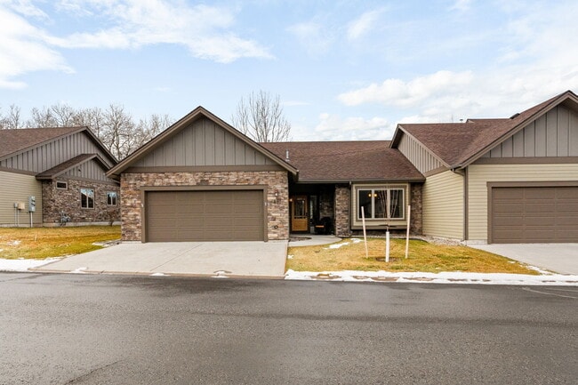 Photo - 3300 Graf St