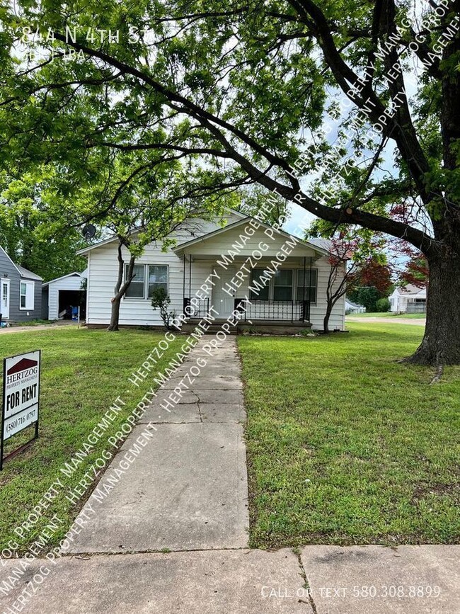 Charming 3-Bedroom Home with Ample Storage... - Charming 3-Bedroom Home with Ample Storage...