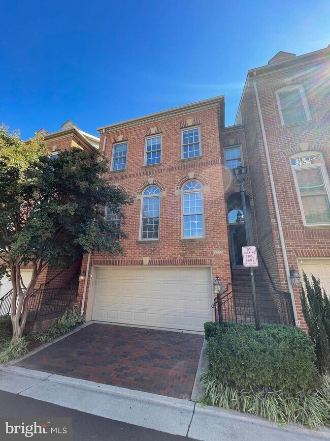 1679 Hunting Creek Dr