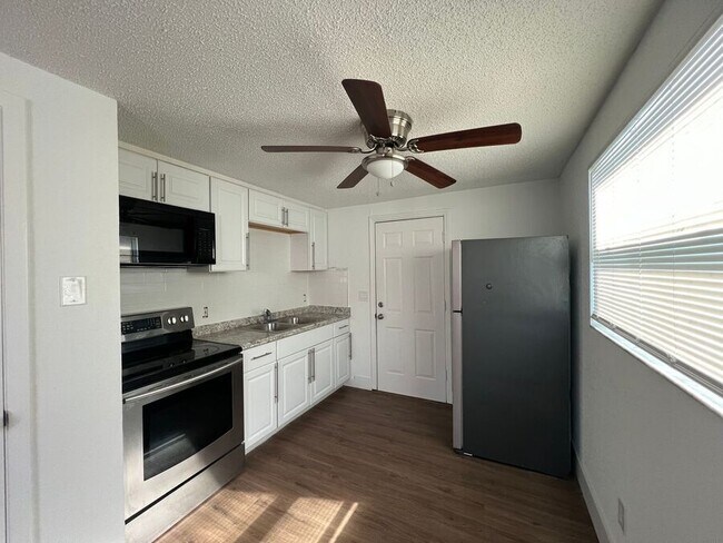 Photo - 9325 Goldenrod Rd Unit B