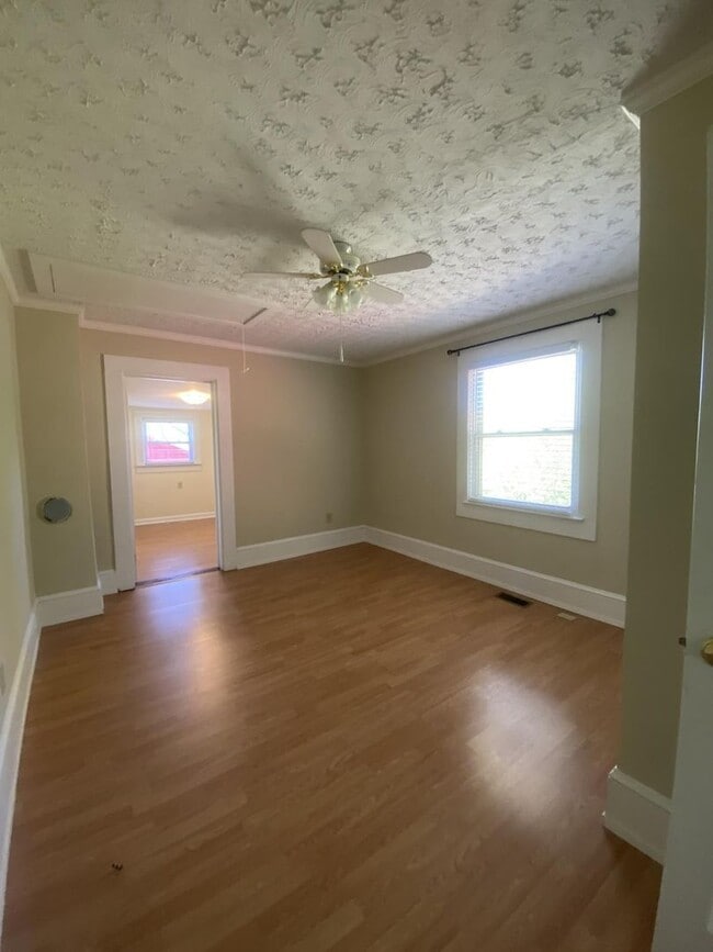 Photo - 305 N 9th St