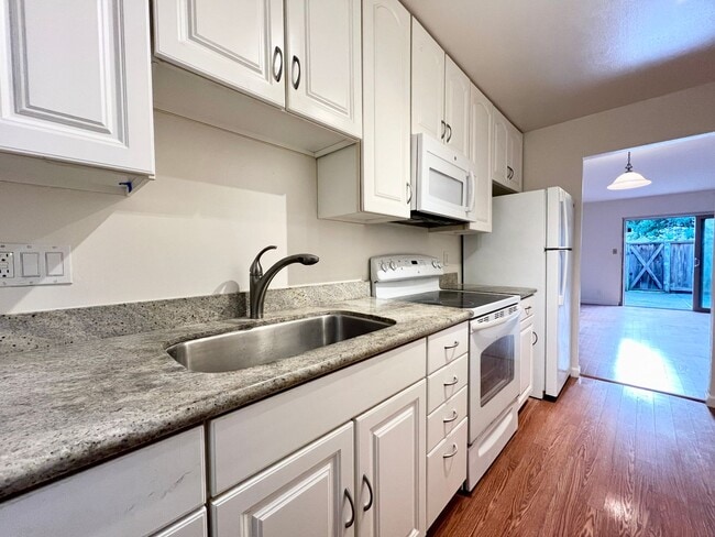 Photo - Renovated 2 Bed/1.5 Bath Townhouse in Park Pacifica with GARAGE!
