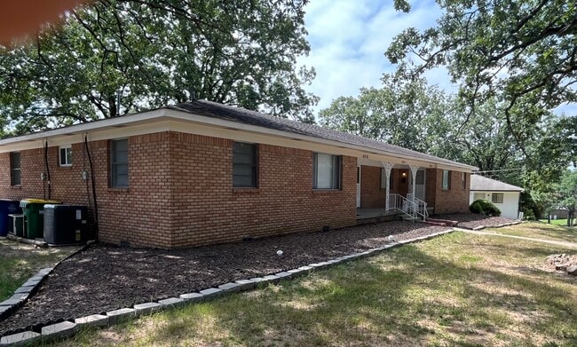 Building Photo - 4216 N Locust St Unit 4216 North Locust