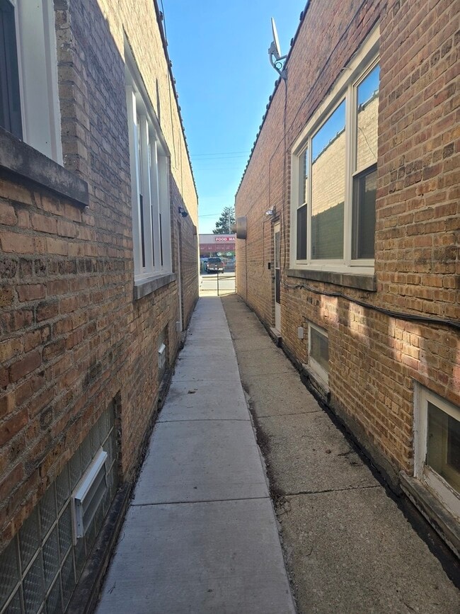 Photo - 8304 S Kedzie Ave