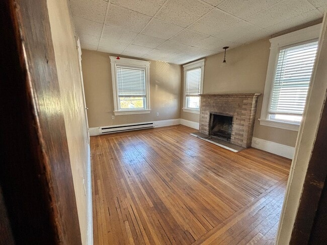 Building Photo - 46 Walnut St Unit 2nd FL Rental