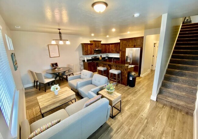 Photo - 275 E 1725 N
