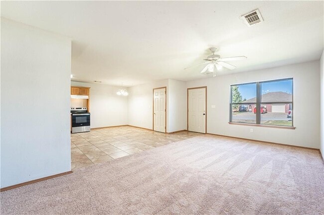 Photo - 307 E Southern Trace Dr