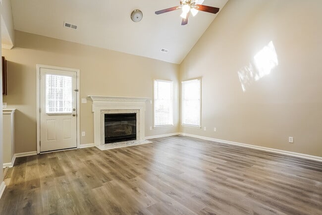 Photo - 1011 Laurens Way