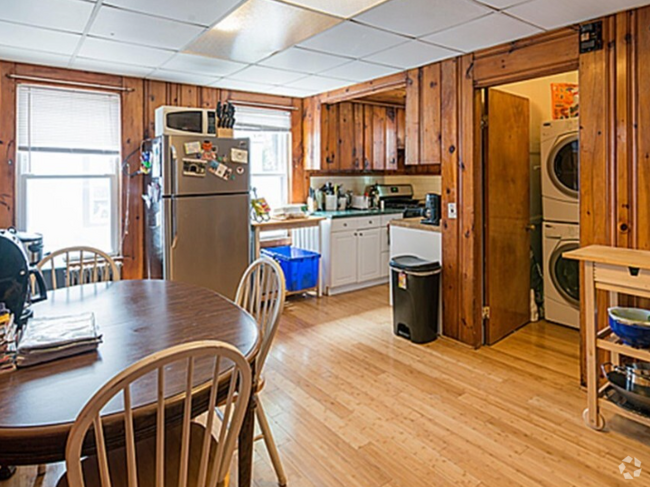 Building Photo - 44 Benton Rd Unit 1 Rental