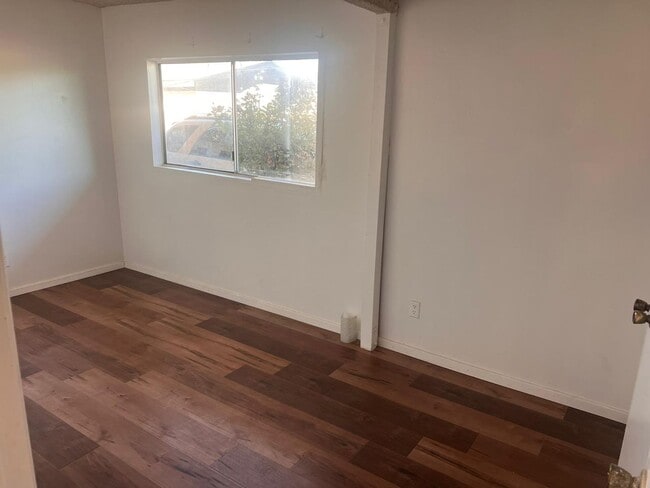 Photo - 4928 E 60th St Unidad 4928 E. 60th St Apt A