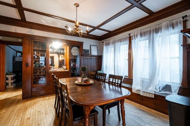 Photo - Oakland Lower 1/2 block to UWM