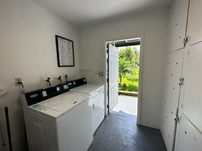 Photo - 2221 Monroe St Apts I LLC