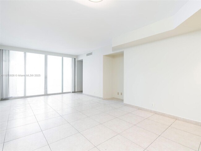 Photo - 6767 Collins Ave Unidad 1907